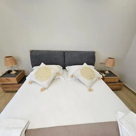 Agora Luxury Ii