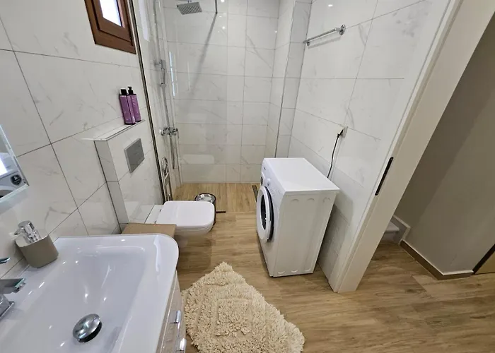 Agora Luxury Ii *