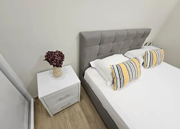 Agora Luxury Ii * Лоутраки