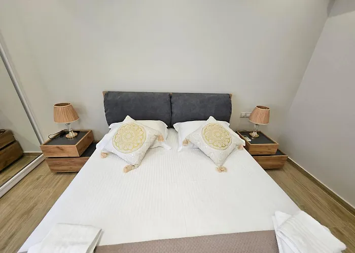 Agora Luxury Ii